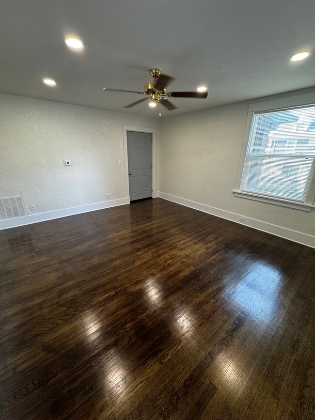 Photo - Forest Avenue Apartment