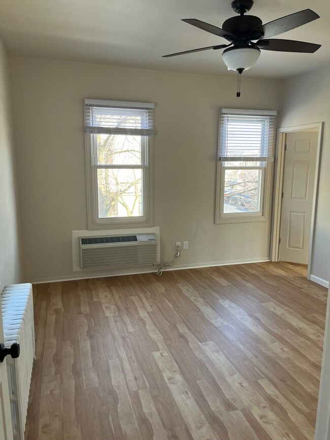 New floors , all newly painte - 1828 Parmenter St
