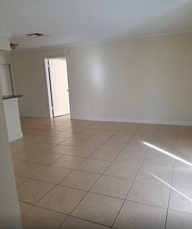 Building Photo - 3822 Bay Club Cir