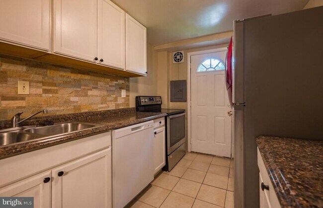 Foto del edificio - 7737 Greymont St