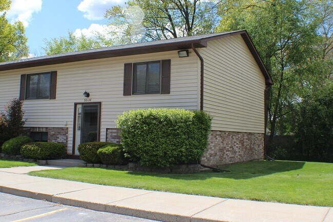 Building Photo - 38128 Hixford Pl