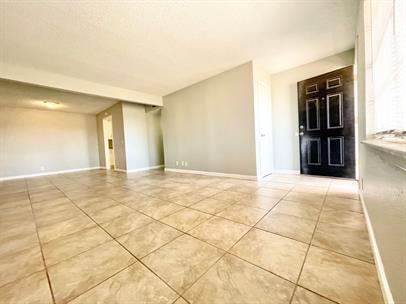 Building Photo - 3919 Englewood Cir