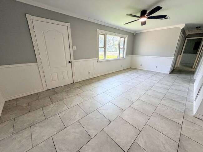 Foto del edificio - Affordable 3BR Brick Home with Carport