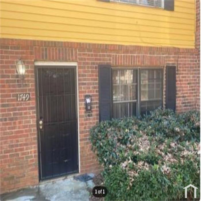 Primary Photo - 1749 Whitehall Forest Ct SE