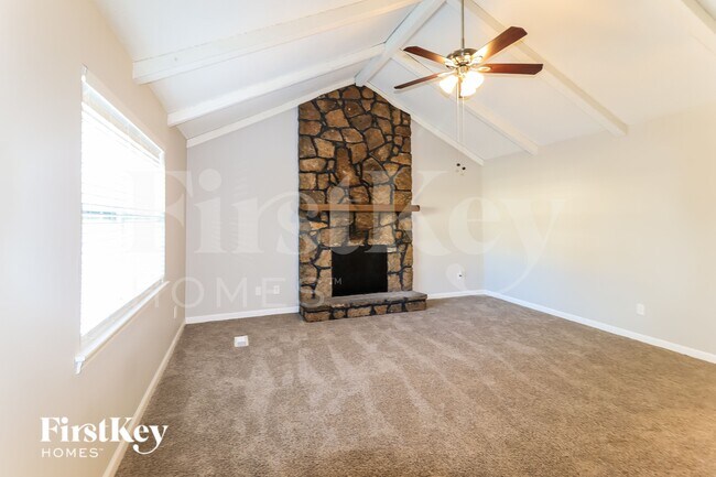 Foto del edificio - 601 Carson Crest Cir