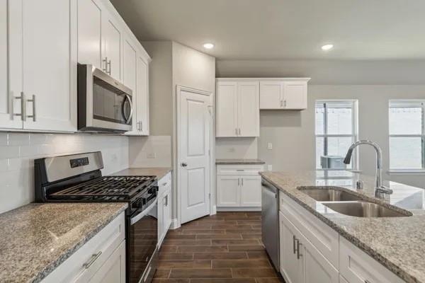 Foto principal - 709 Parrino pkwy