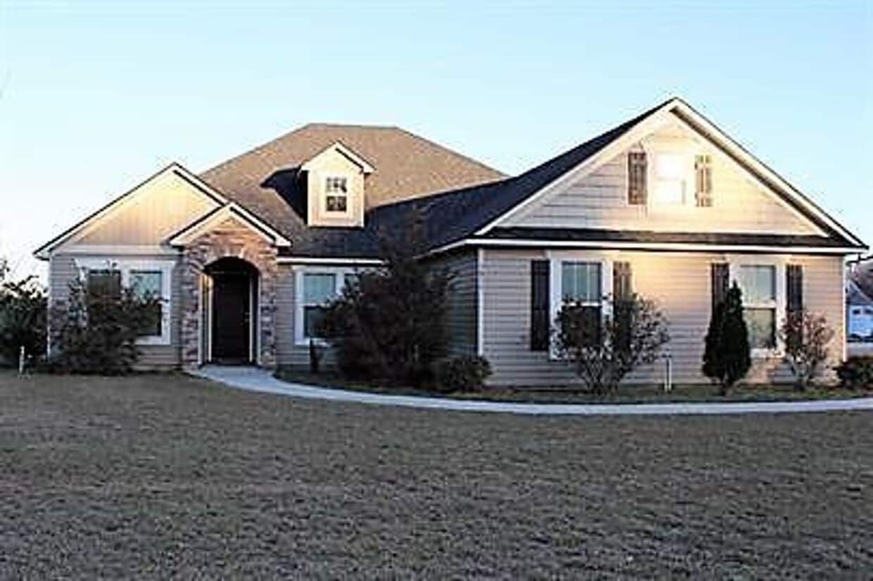 Primary Photo - Exquisite Southern Living: 3BR/2BA Gem wit...