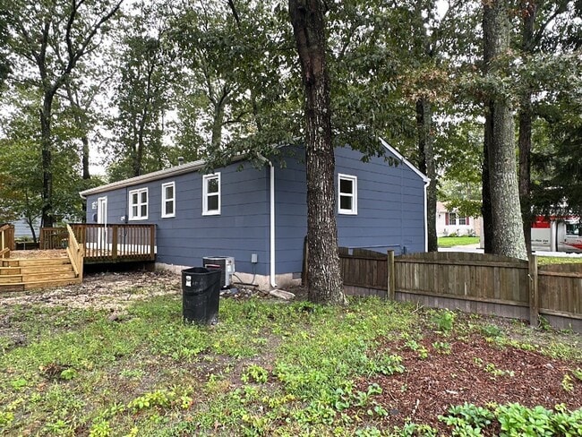 Building Photo - 408 Apple Dr