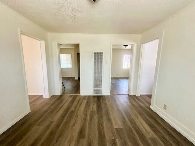Foto del edificio - 1444 E 16th St