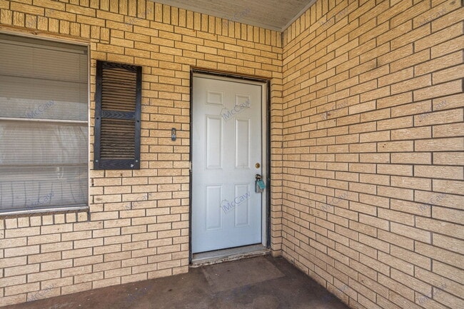 Building Photo - 1209 Gladiolus St