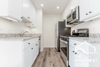 Building Photo - 424 W Oakdale Ave