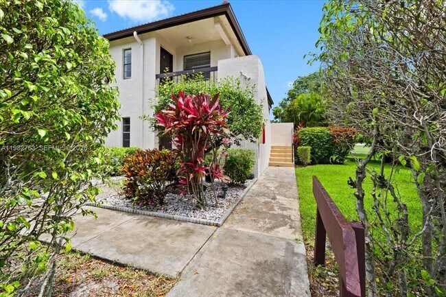 Foto del edificio - 7944 Eastlake Dr