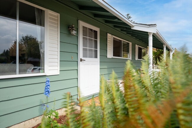 Building Photo - Spacious 4-Bedroom Home in Prime Renton Lo...