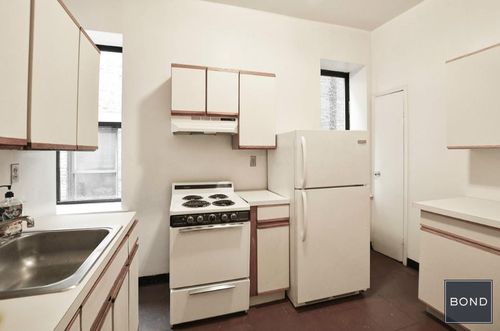 Building Photo - 101 W 104th St