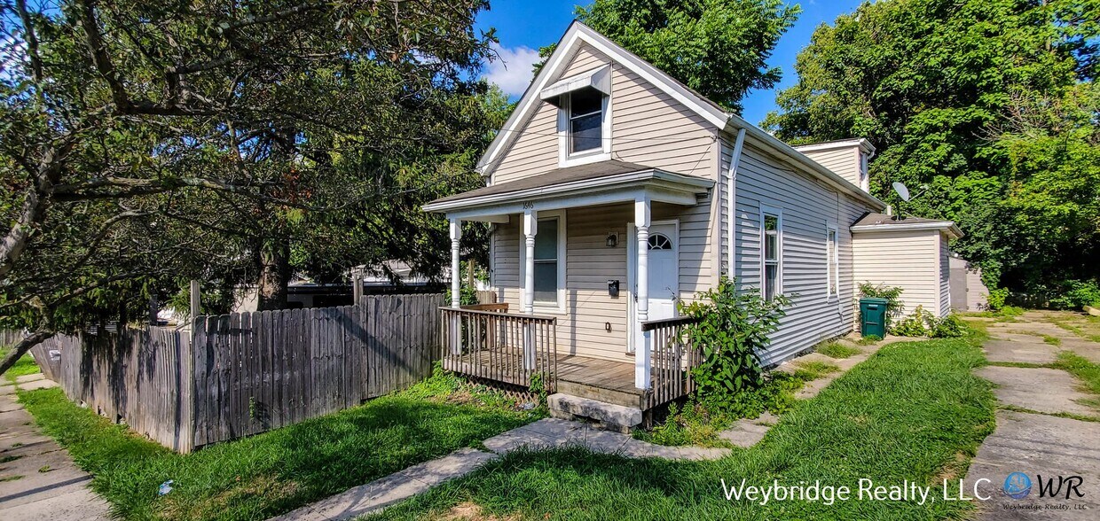 Spacious 3-Bedroom Home in West Price Hill – Covered Porch & Off-Street Parking! - Spacious 3-Bedroom Home in West Price Hill – Covered Porch & Off-Street Parking!