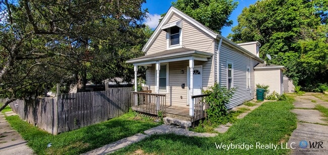 Spacious 3-Bedroom Home in West Price Hill – Covered Porch & Off-Street Parking! - Spacious 3-Bedroom Home in West Price Hill – Covered Porch & Off-Street Parking!