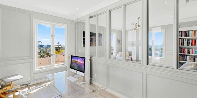 Foto del edificio - 1424 N Crescent Heights Blvd