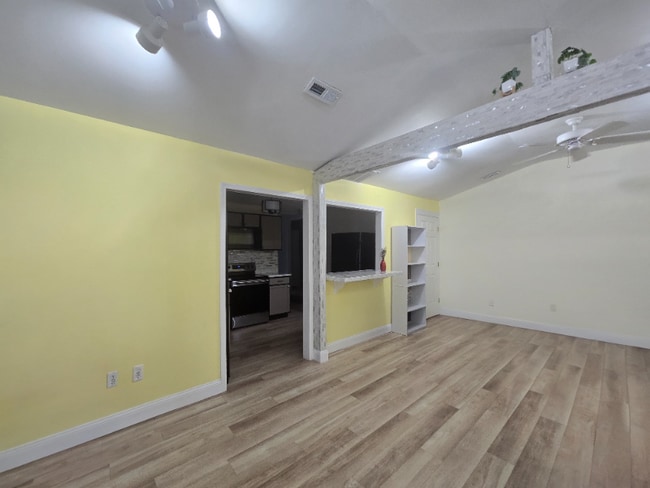 Building Photo - 806 Bennett Rd