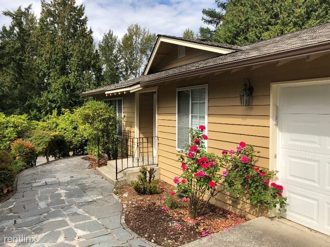 Building Photo - 3 br, 2.5 bath House - 220 Mt. Si Place NW