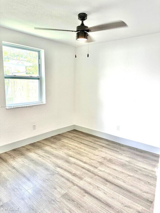 Building Photo - 4 br, 2 bath House - 1029 SW 1st Ave