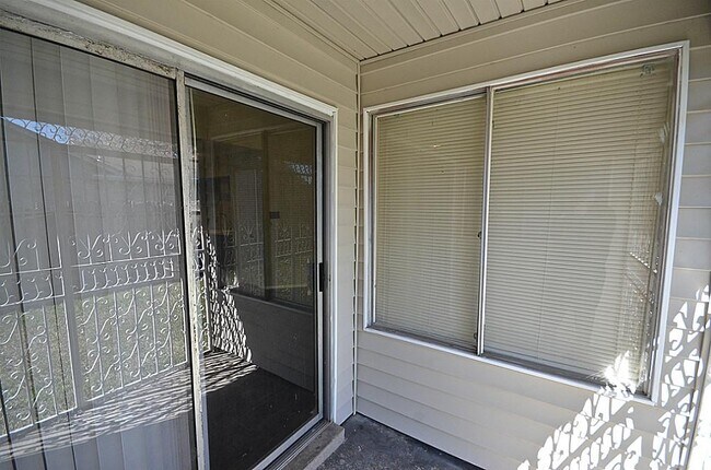 Foto del edificio - 10143 Towne Mist Dr