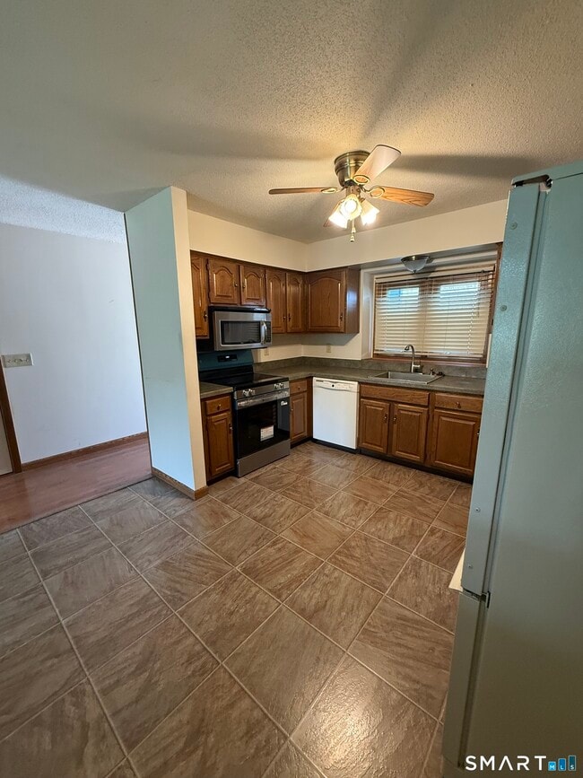 Building Photo - 504 Sandstone Dr