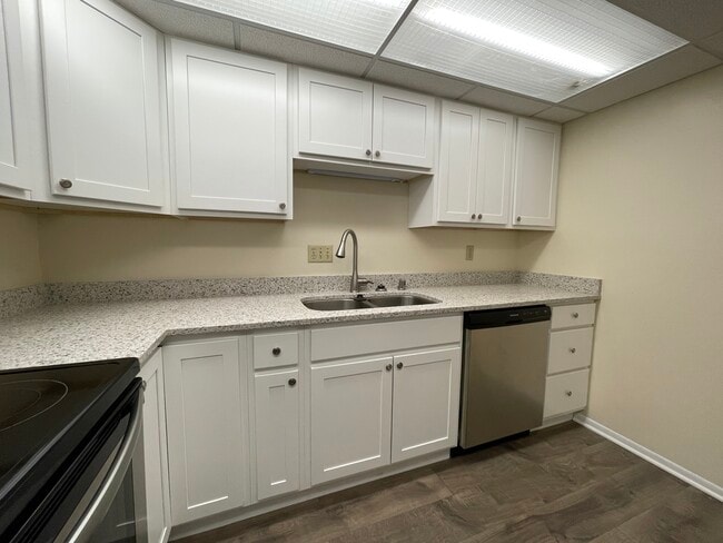 Building Photo - Wingra West Apartments