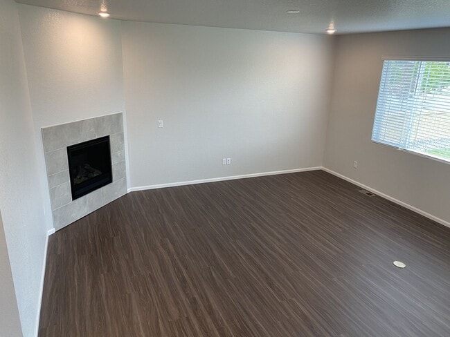 Building Photo - Don't Miss This Stunning 4 Bed/2.5 Bath Home in Harvest Junction, Longmont!  Available September!