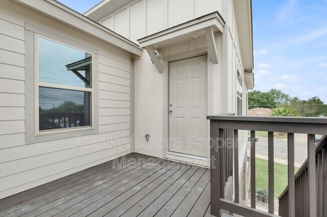 Foto del edificio - 2200 Creekside Ln