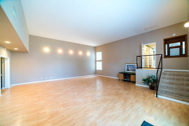 Building Photo - 3017 La Costa Ave