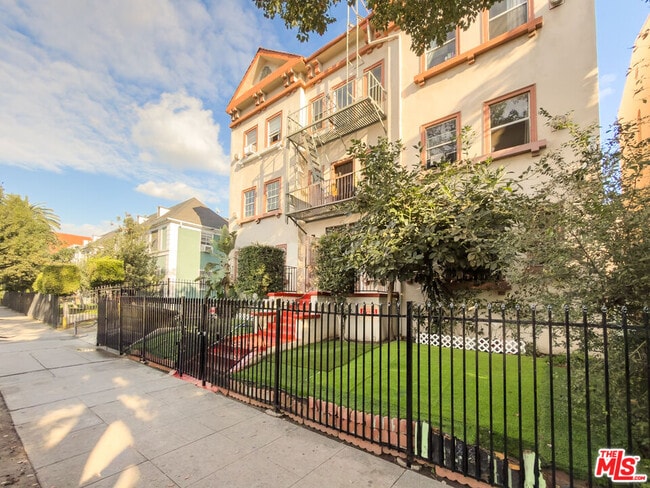 Foto del edificio - 434 S Rampart Blvd