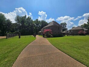 Building Photo - 8949 Poplar Pike