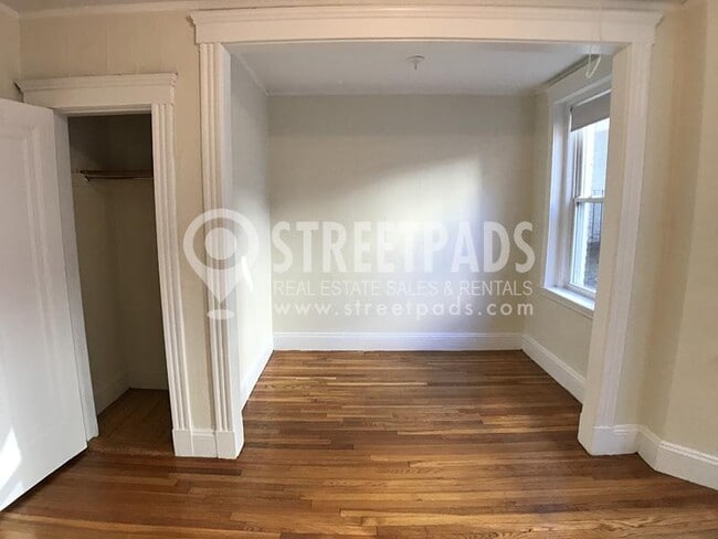 Building Photo - bedroom in Boston MA 02215