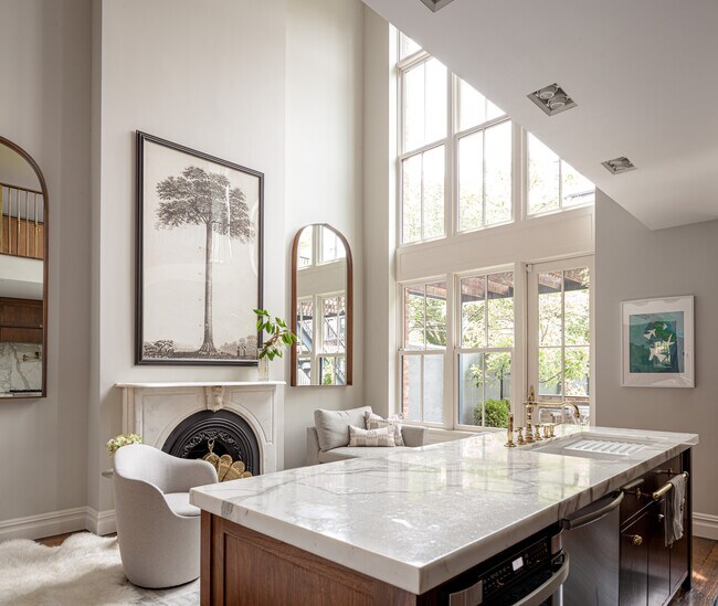 Foto del edificio - 32 1st Pl