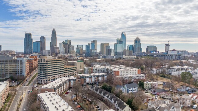 Foto del edificio - 1069 S Sycamore Green Pl