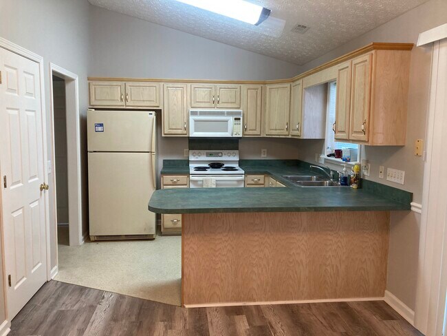 Kitchen - 2033 Hawksmoor Dr