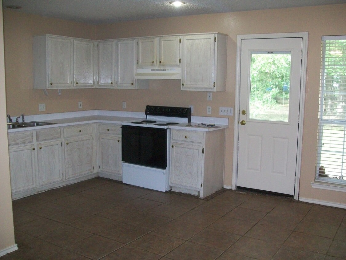 Building Photo - 525 Kirkland Ln