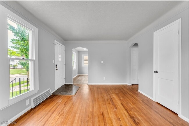 Building Photo - 15605 Benhoff Dr