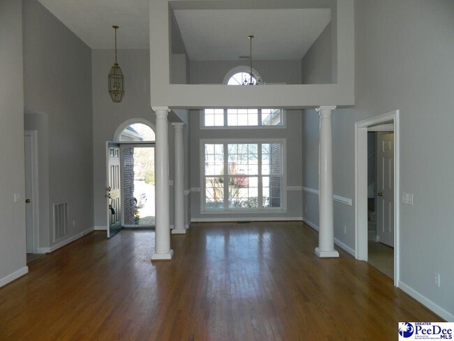 Building Photo - 1002 Birch Cir