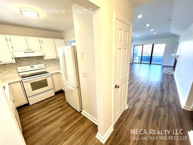 Building Photo - 300 E Park Ave