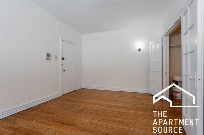 Building Photo - 432 W Surf St