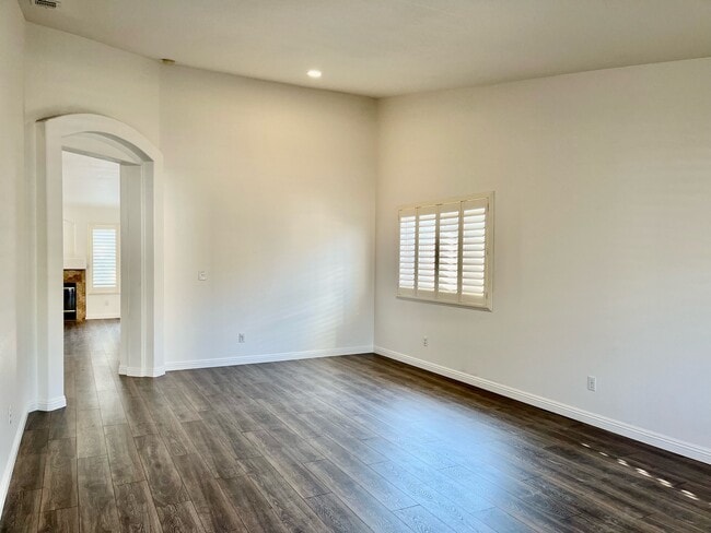 Building Photo - 5558 Sage Dr