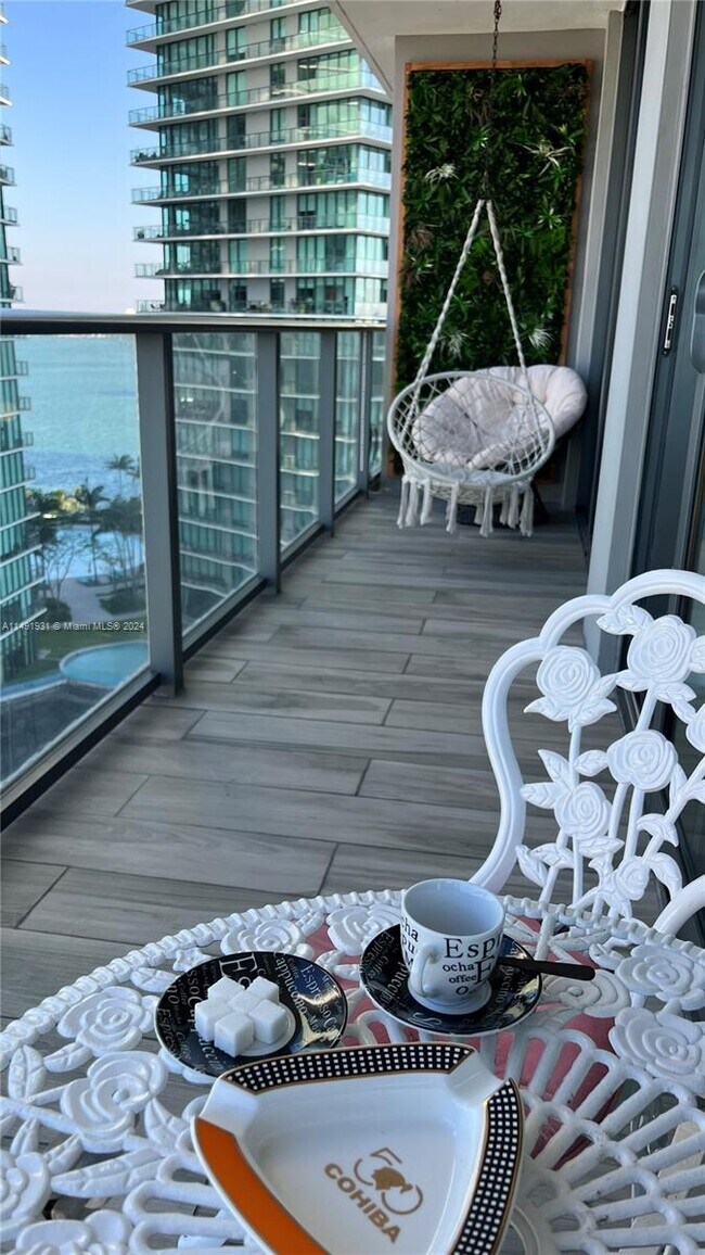 Foto del edificio - 501 NE 31st St