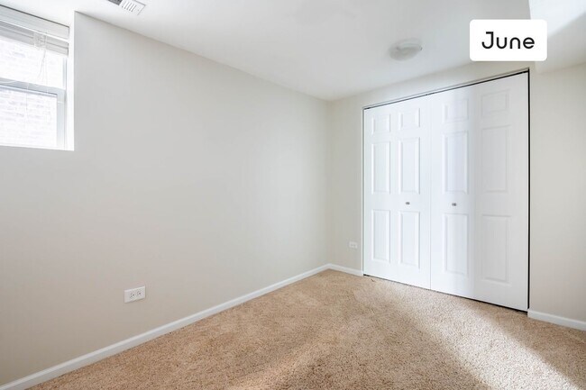 Foto del edificio - ROOM ONLY in 4-bed/3.0-bath Home