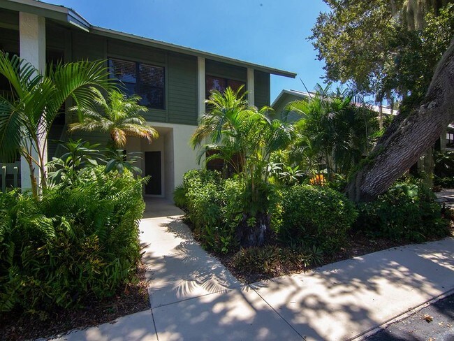 Building Photo - 5270 SE Seascape Way