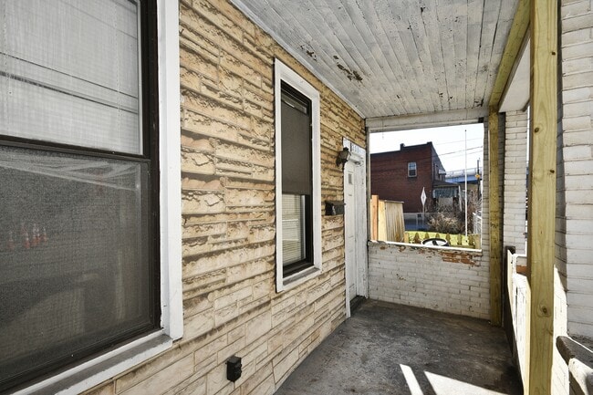 Building Photo - 208 Pattison St