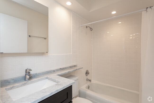 Interior Photo - 424 W. Oakdale