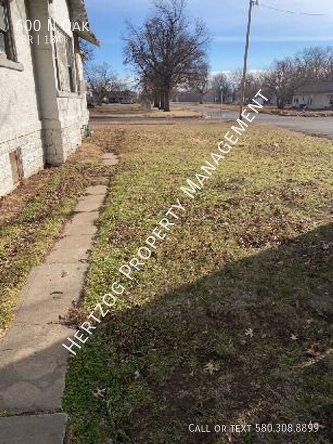 Foto del edificio - Large 2 Bedroom home on a corner lot - Gre...