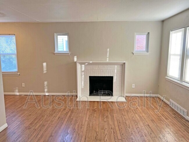 Building Photo - 1143 Hilltop Dr
