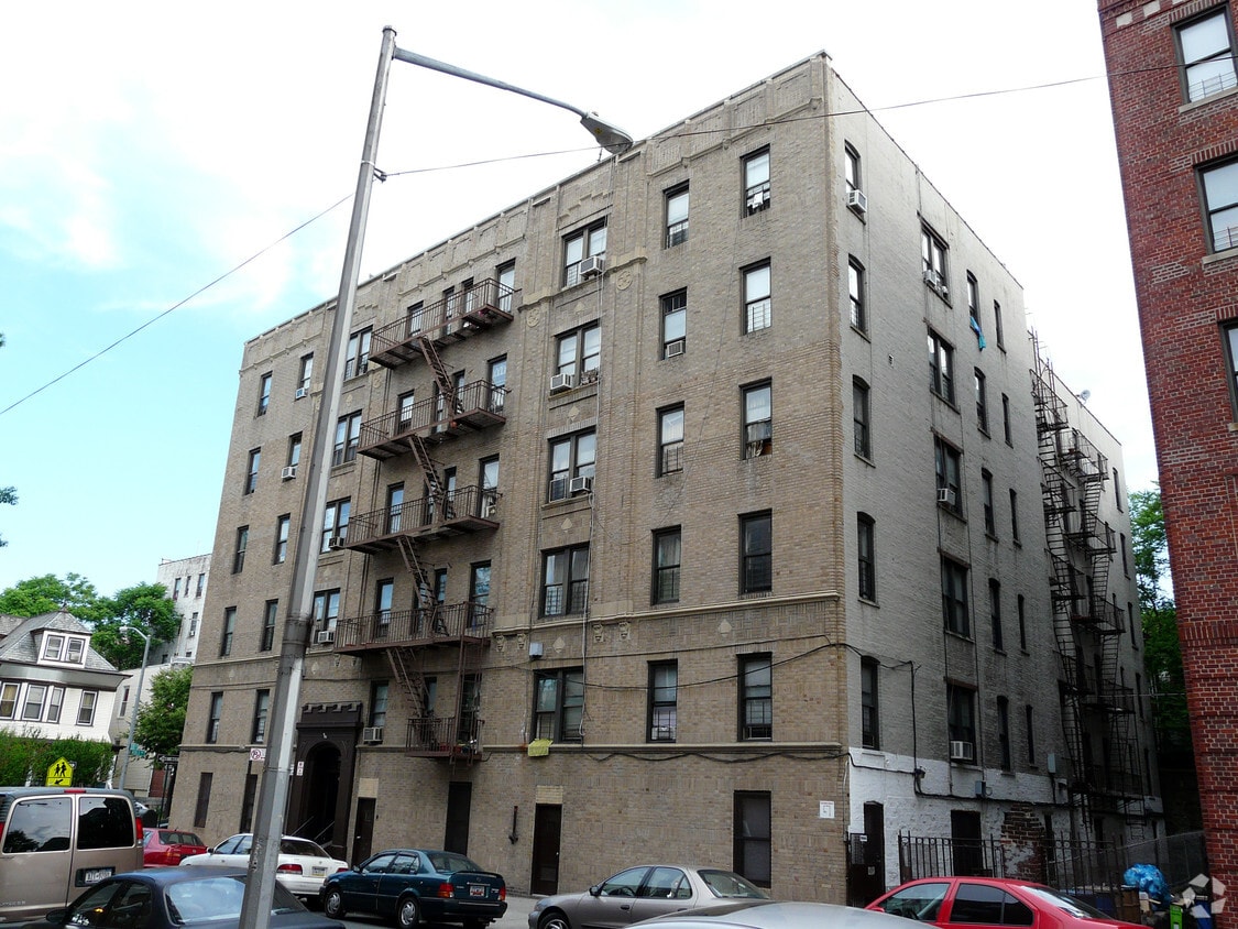 Building Photo - 335 E 205th St